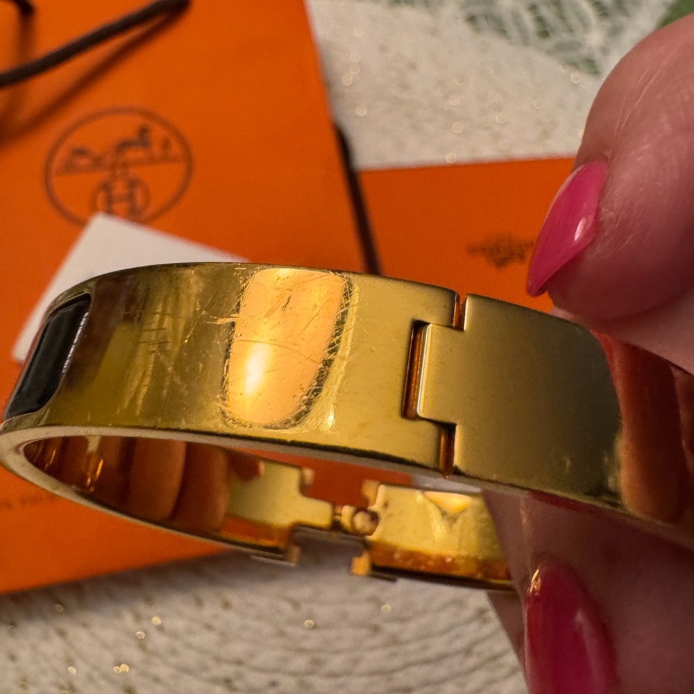 Hermes Black Enamel and Gold H Clic Clac Bracelet - Picture 4 of 4